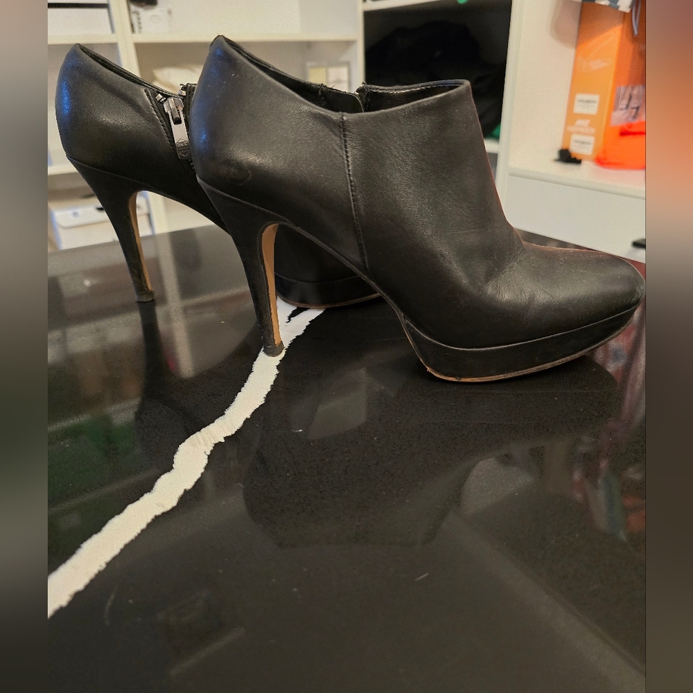 Vince Camuto // Booties // Size 8